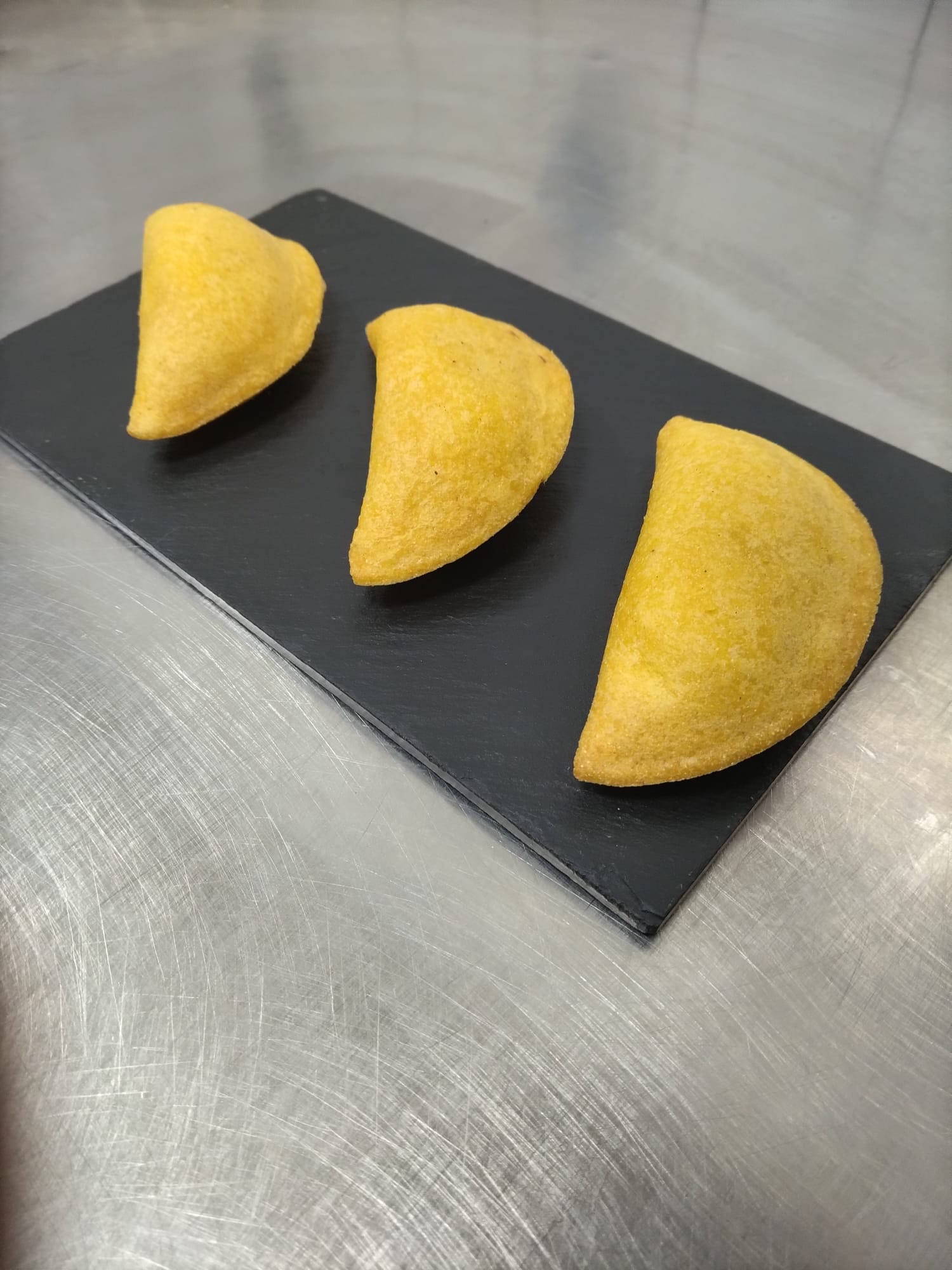 Productos Colombianos 3 Empanadas Pollo y Carne